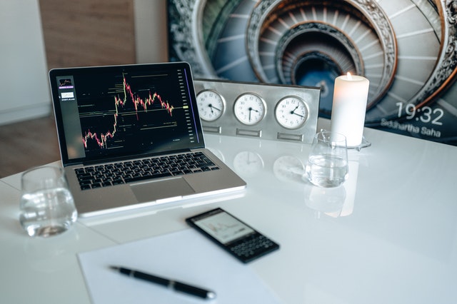 Outranking Digital Competitors Through Effective Competitive Research